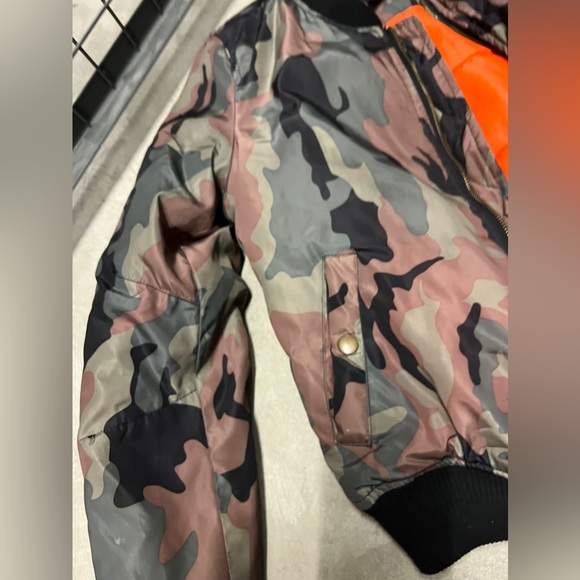 Revamped Camo Puffer Jacket - Picture 4 of 4
